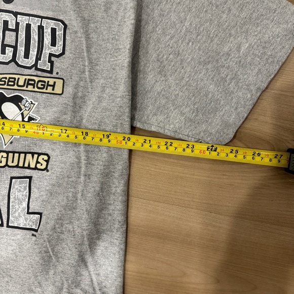 Men’s 2008 NHL Stanley Cup finals Tshirt in Size Large Red Wings vs Penguins - Picture 7 of 7